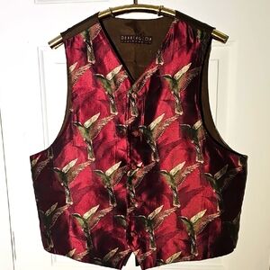 Red‎ Vintage Vest with Humming  Bird Pattern. Size XL. 100% Silk. Lovely